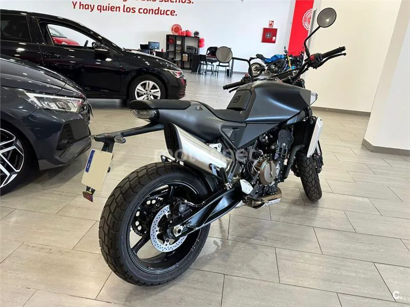 Husqvarna Svartpilen 801 – Vista 8