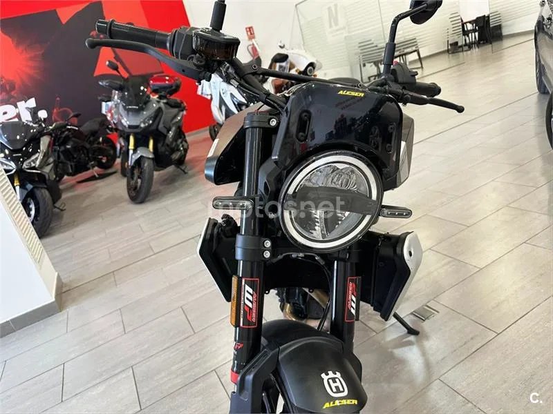 Husqvarna Svartpilen 801 – Vista 9