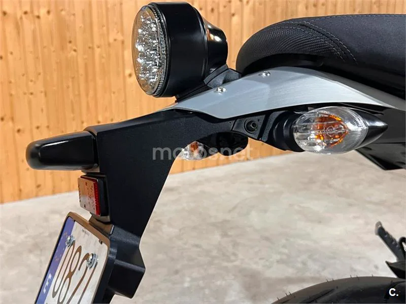 Yamaha XSR 900 – Vista 27