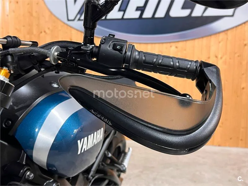 Yamaha XSR 900 – Vista 40