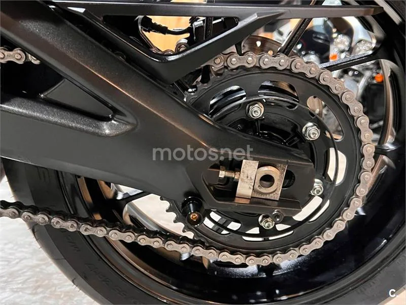 Yamaha XSR 900 – Vista 50