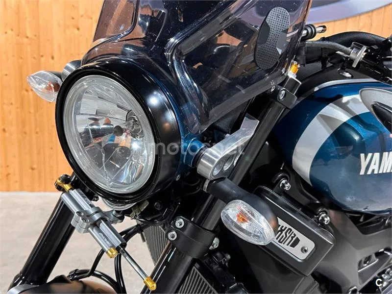 Yamaha XSR 900 – Vista 55