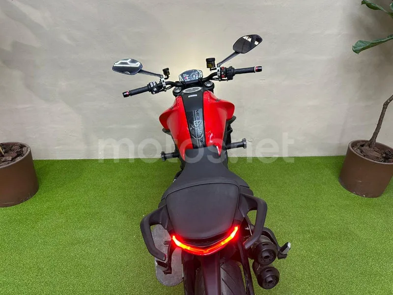 Ducati Monster - Vista 11