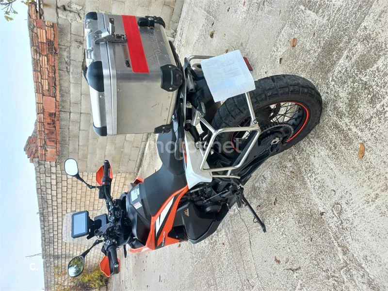 KTM 890 – Vista 3