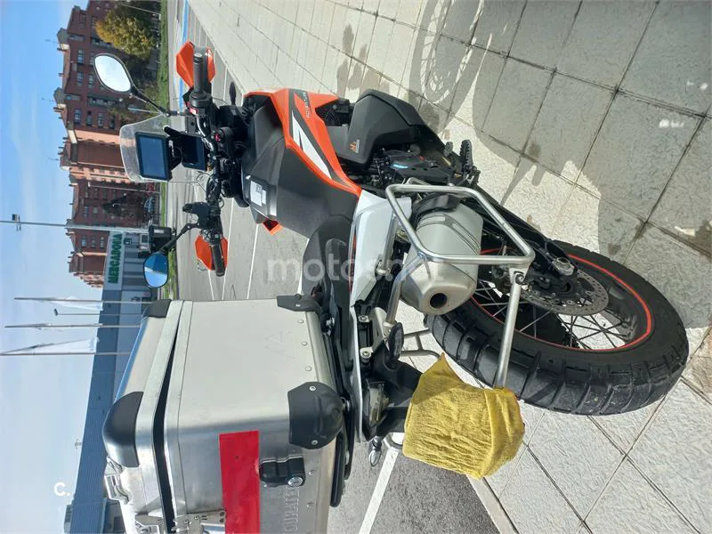 KTM 890 – Vista 5