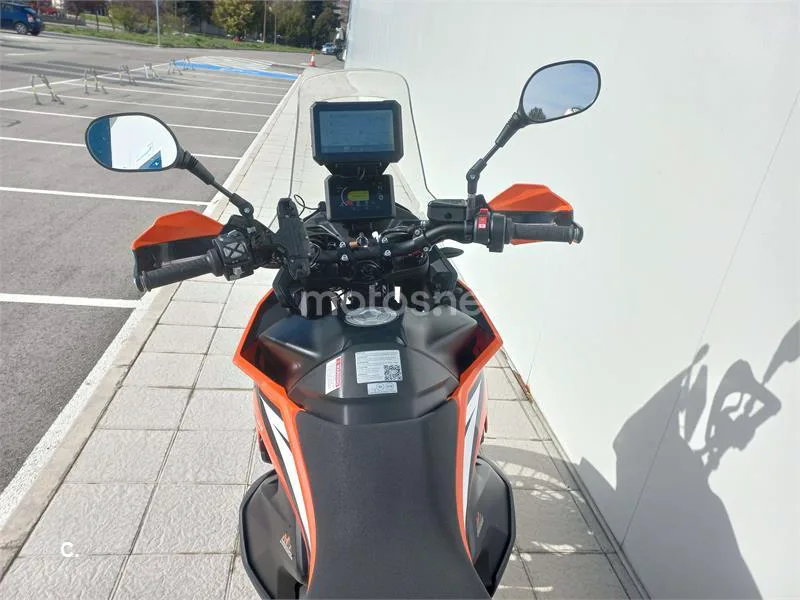 KTM 890 – Vista 6