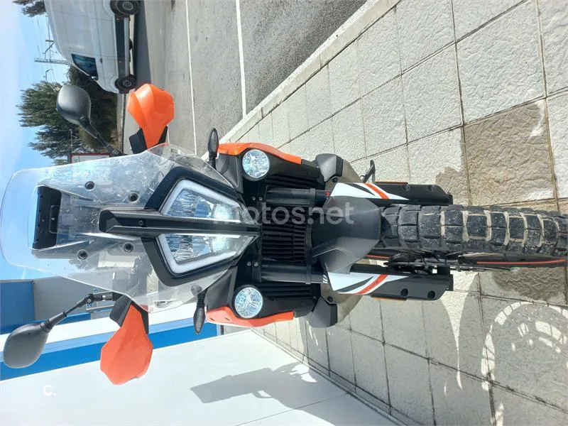 KTM 890 – Vista 7