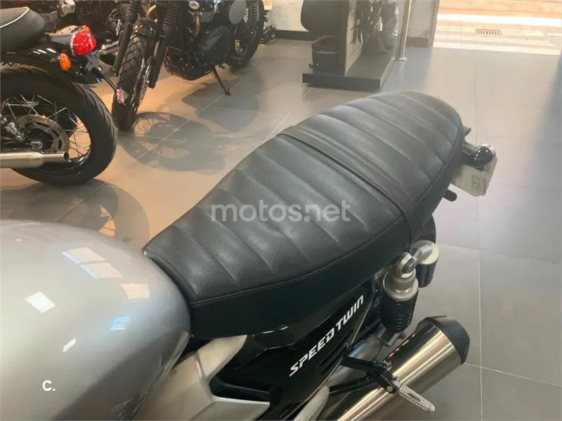 Triumph Speed Twin 1200 – Vista 11