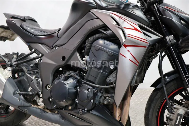 Kawasaki Z1000 – Vista 12