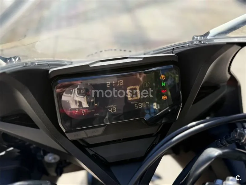 Honda CBR 650 R – Vista 11