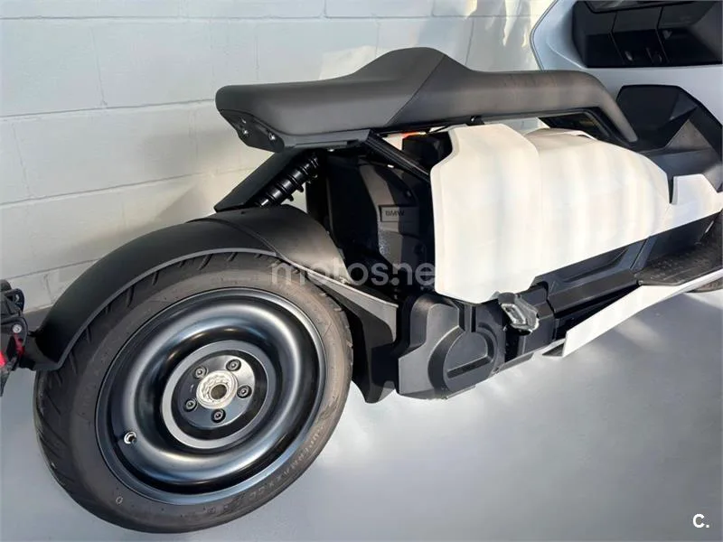 BMW CE 04 – Vista 12