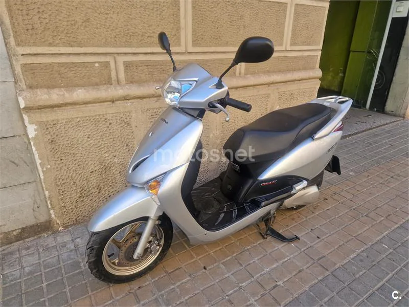 Honda Lead 110 – Vista 3