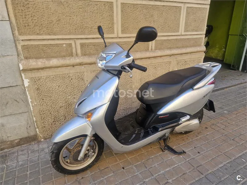 Honda Lead 110 – Vista 4