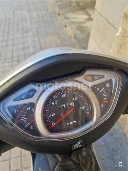 Honda Lead 110 – Vista 5