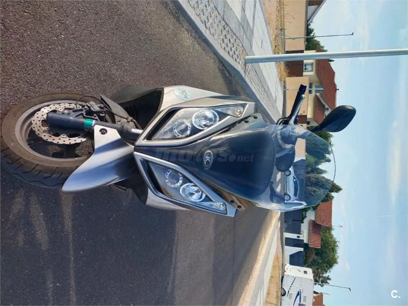 Kymco Super Dink 300i – Vista 3
