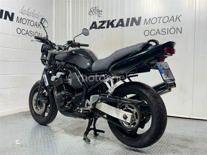 Yamaha FZS600 Fazer – Vista 4