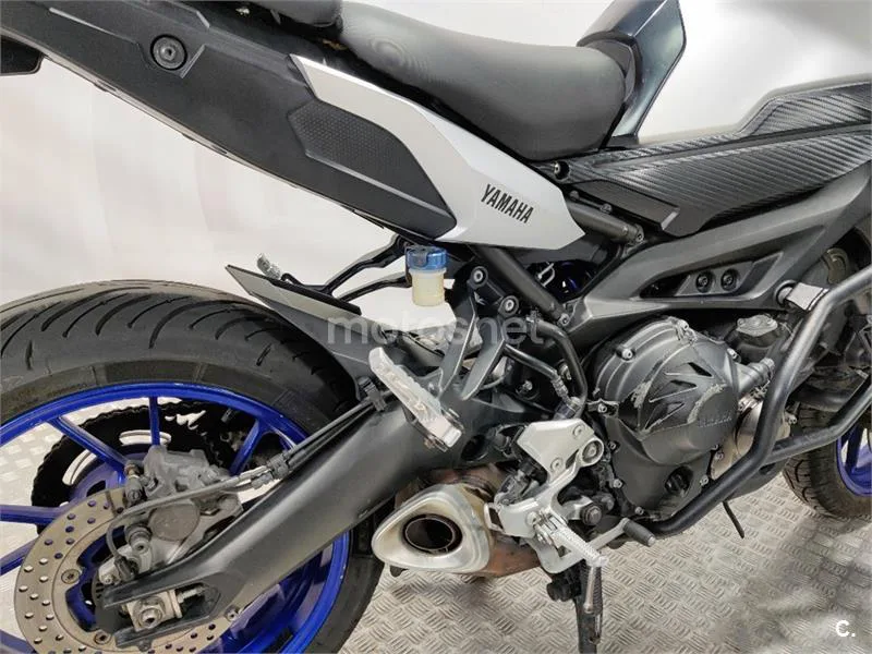 Yamaha MT-09 – Vista 15