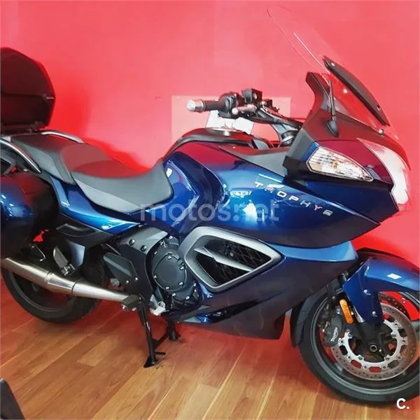 Triumph Trophy 1200 – Vista 13