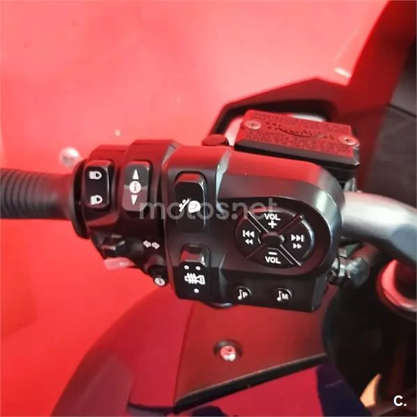 Triumph Trophy 1200 – Vista 16