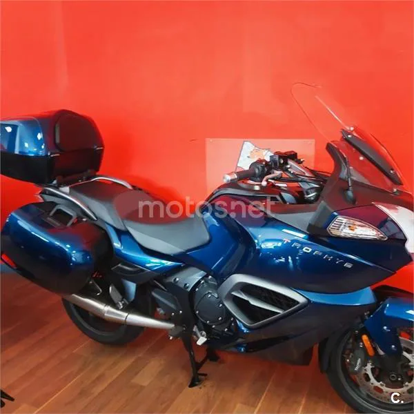Triumph Trophy 1200 – Vista 3