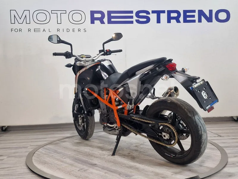 KTM 690 Duke – Vista 3