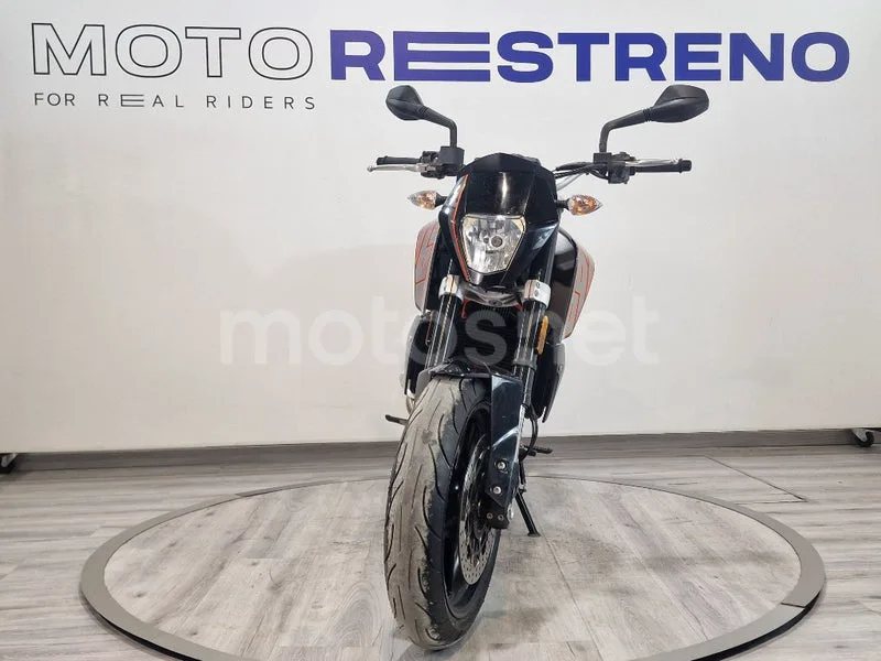 KTM 690 Duke – Vista 4