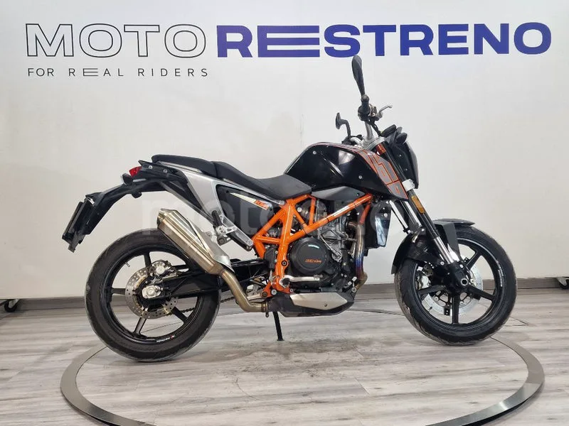 KTM 690 Duke – Vista 7