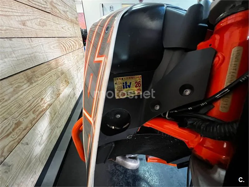 KTM 690 Duke – Vista 12
