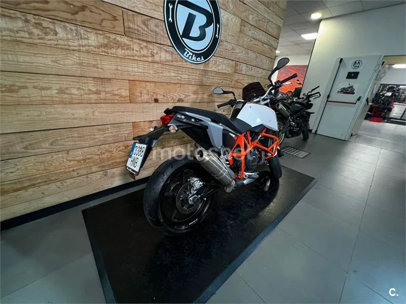KTM 690 Duke – Vista 15