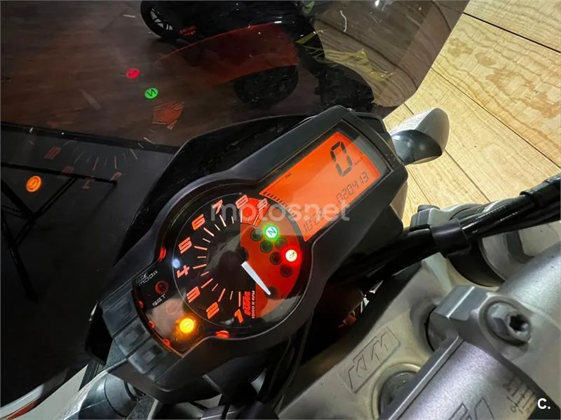 KTM 690 Duke – Vista 16