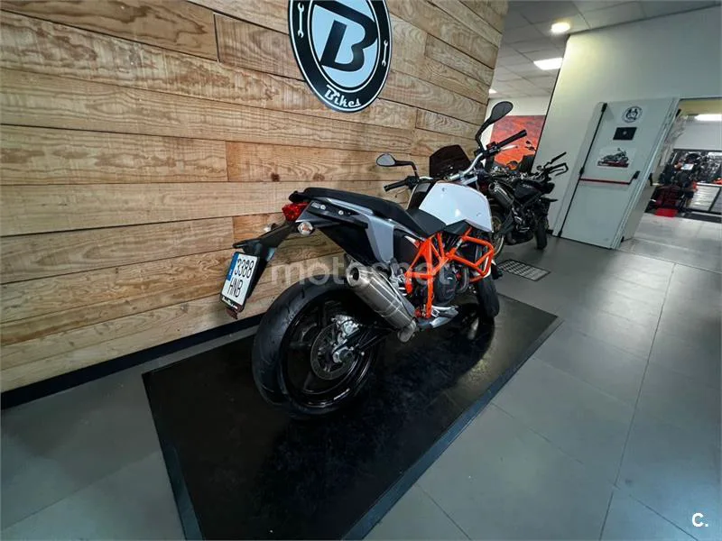 KTM 690 Duke – Vista 18