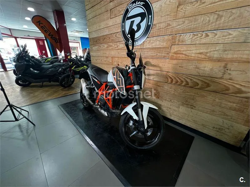 KTM 690 Duke – Vista 3