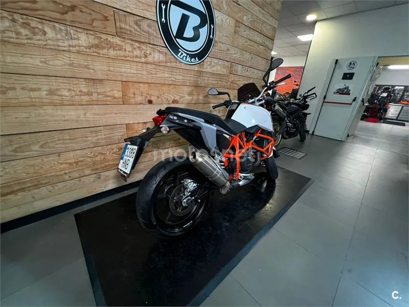 KTM 690 Duke – Vista 22