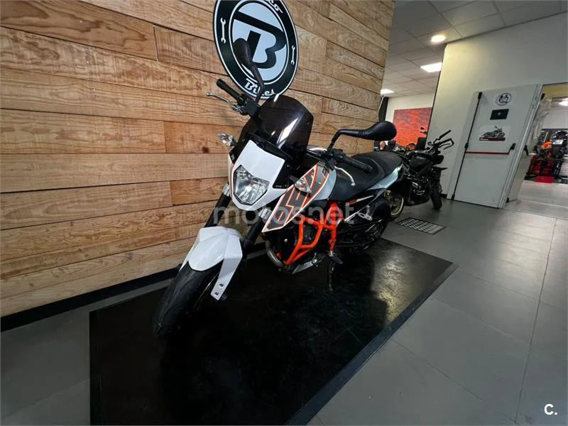 KTM 690 Duke – Vista 27