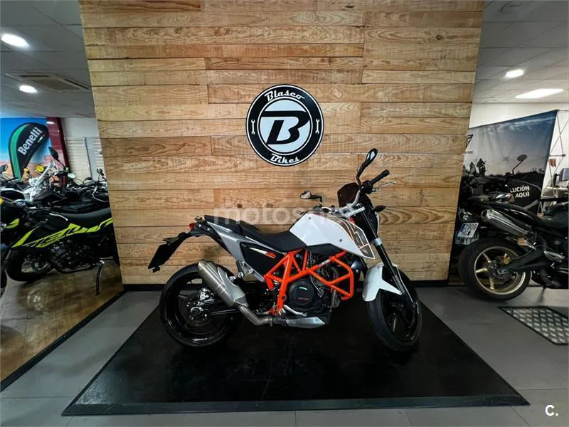 KTM 690 Duke – Vista 8