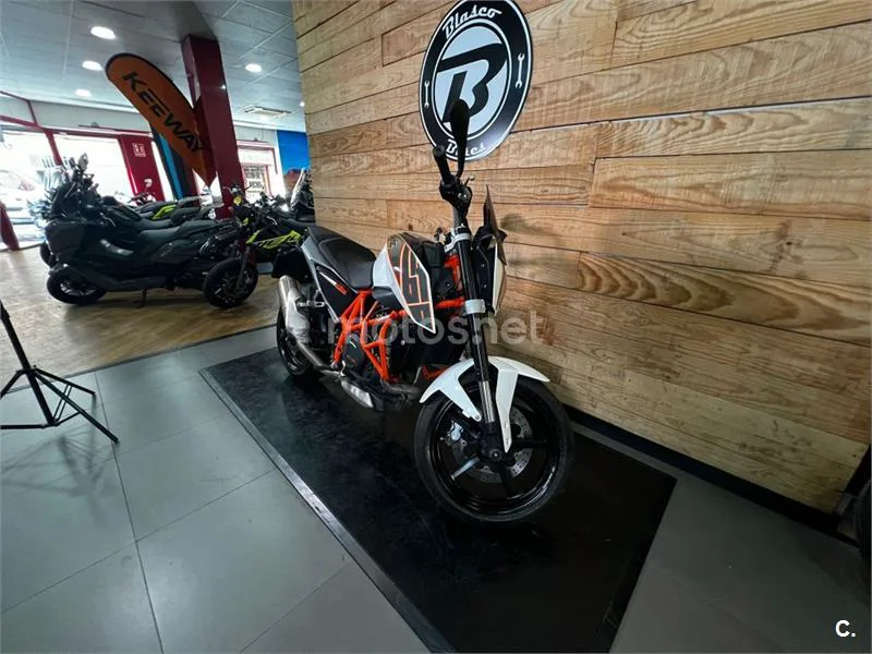 KTM 690 Duke – Vista 10