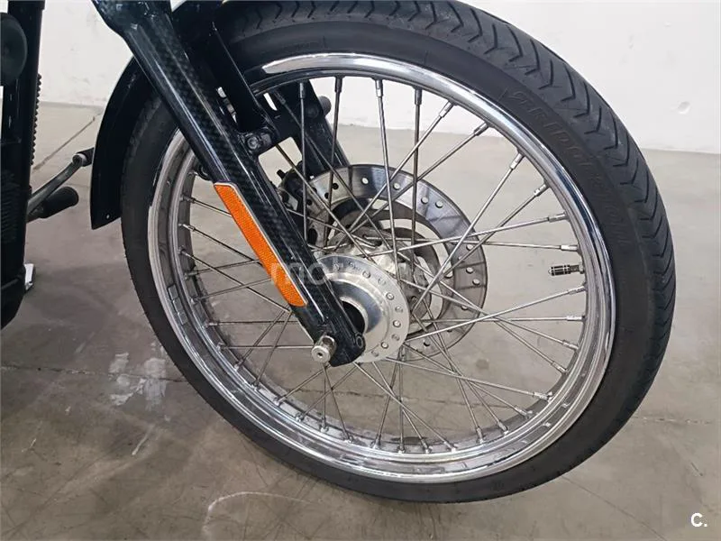 Harley-Davidson Sportster 883 – Vista 8