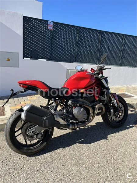 Ducati Monster 821 – Vista 3