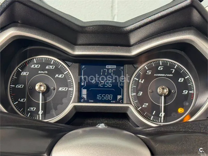 Yamaha XMAX 300 – Vista 6