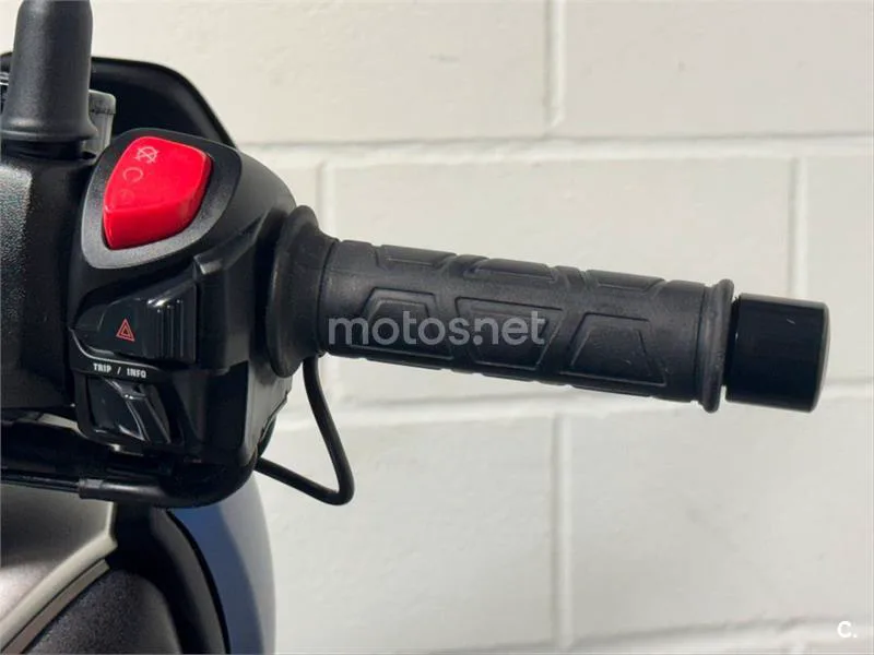 Yamaha XMAX 300 – Vista 7