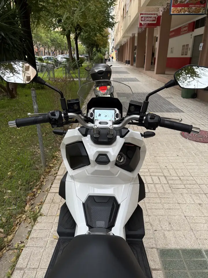 SYM ADX 125 – Vista 4
