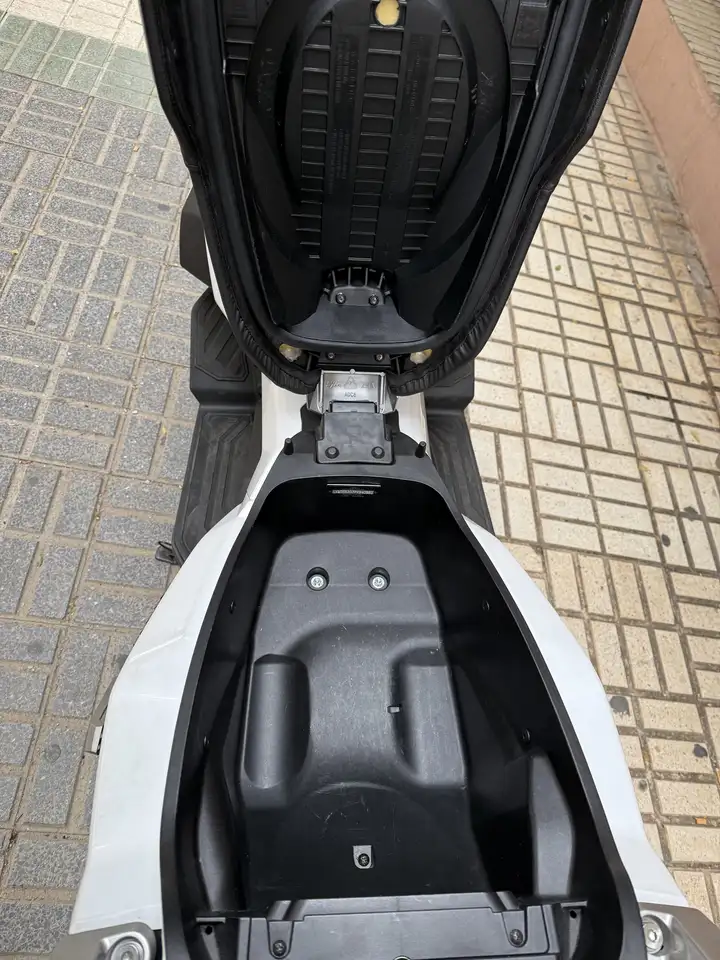 SYM ADX 125 – Vista 9