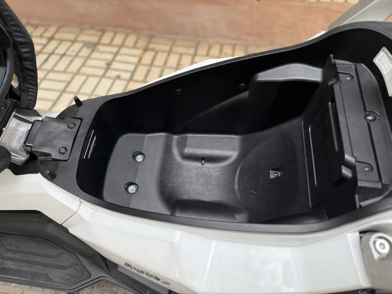 SYM ADX 125 – Vista 10