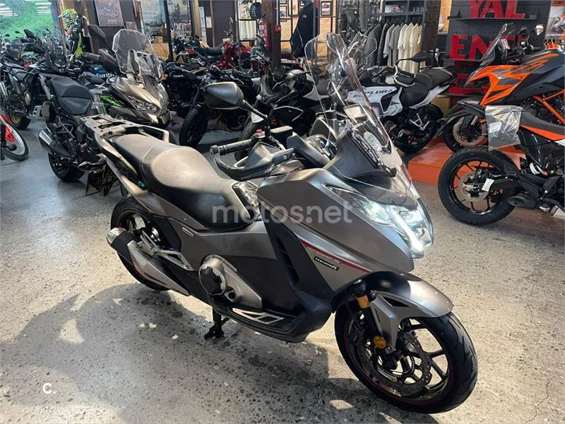 Honda Integra 750 S – Vista 3