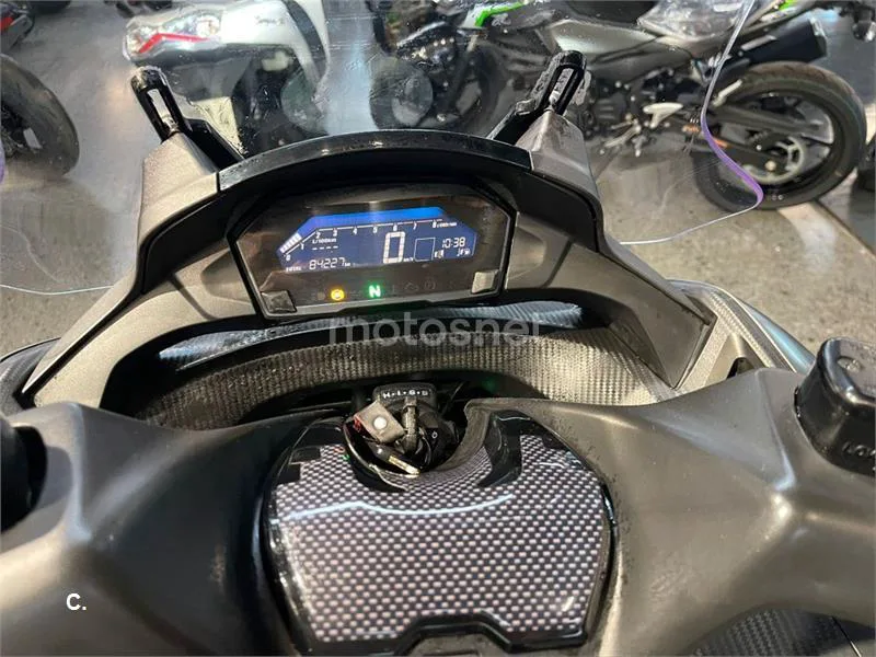 Honda Integra 750 S – Vista 4