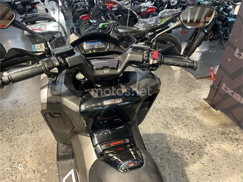 Honda Integra 750 S – Vista 5