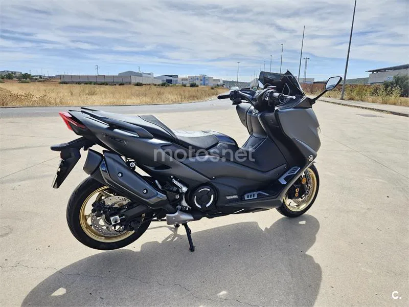 Yamaha TMAX 560 – Vista 4