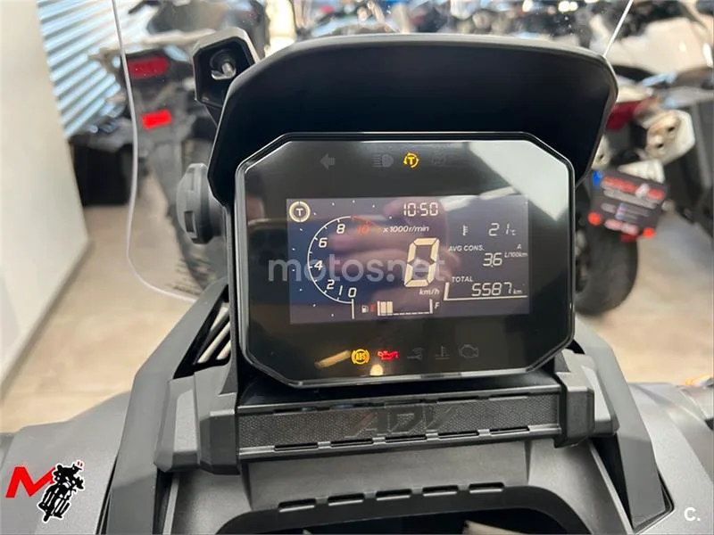 Honda ADV 350 – Vista 11