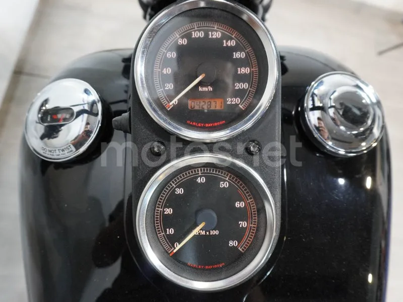 Harley-Davidson Dyna Low Rider – Vista 10