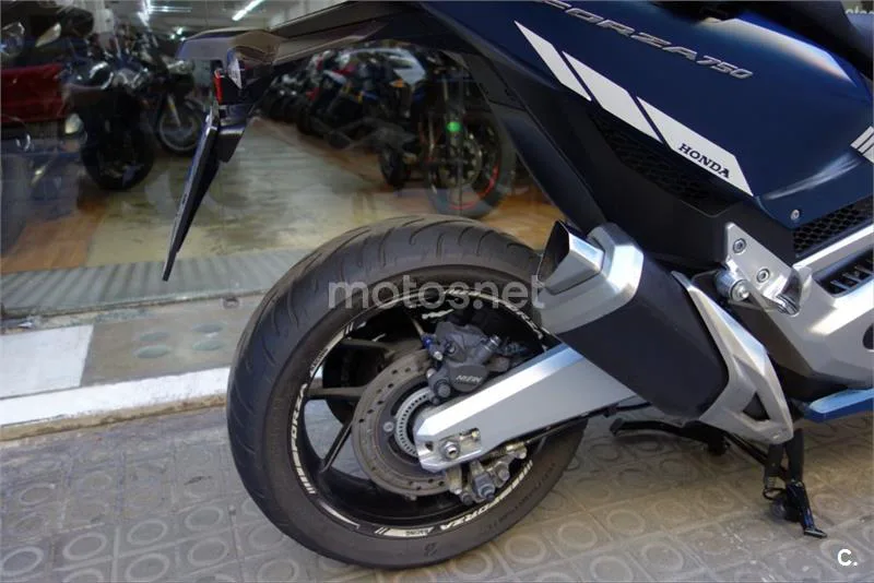 Honda Forza 750 – Vista 15